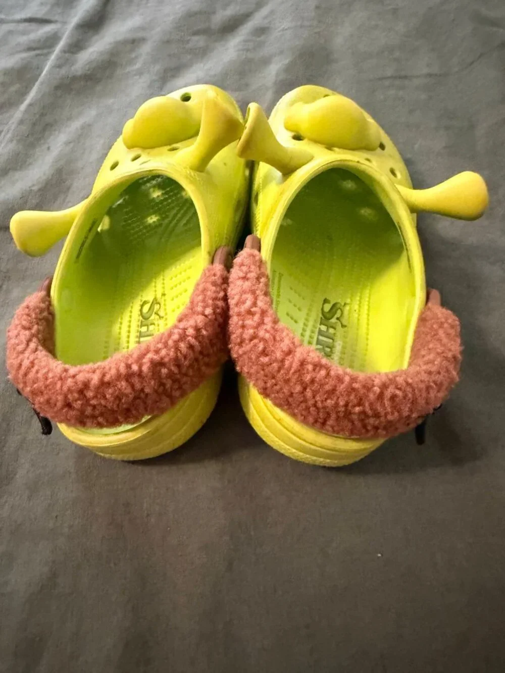 CROCS Kids Neon Green SHREK Clog with Brown Fleece Lining Size J3